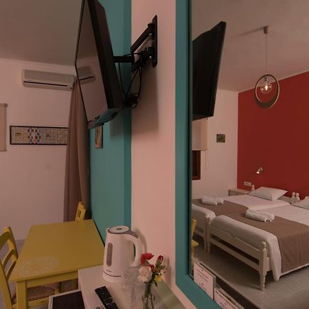 Niki Rooms Palaiochora Habitación foto
