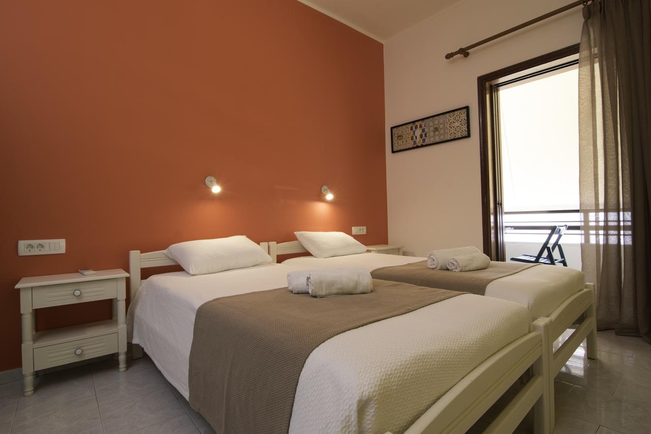 Niki Rooms Palaiochora Exterior foto