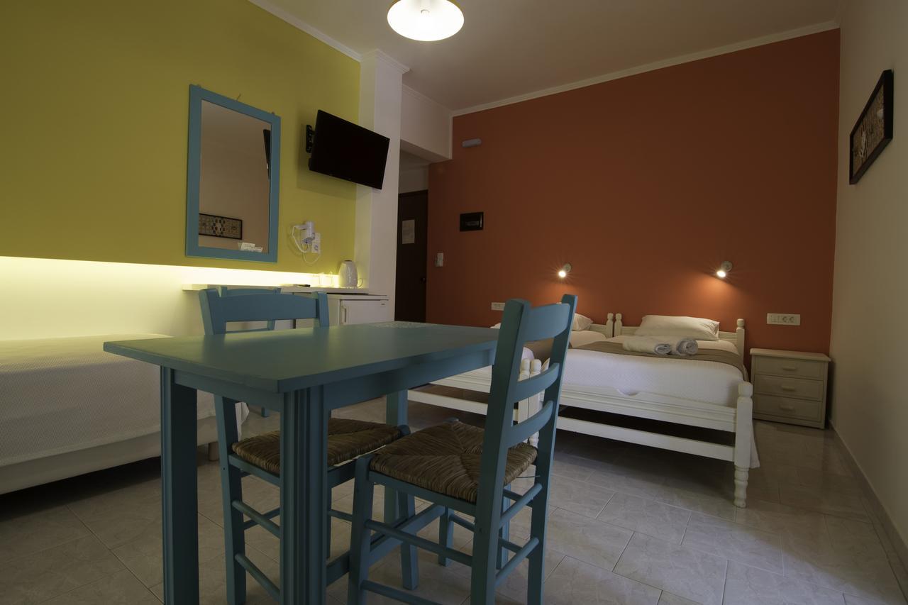 Niki Rooms Palaiochora Exterior foto
