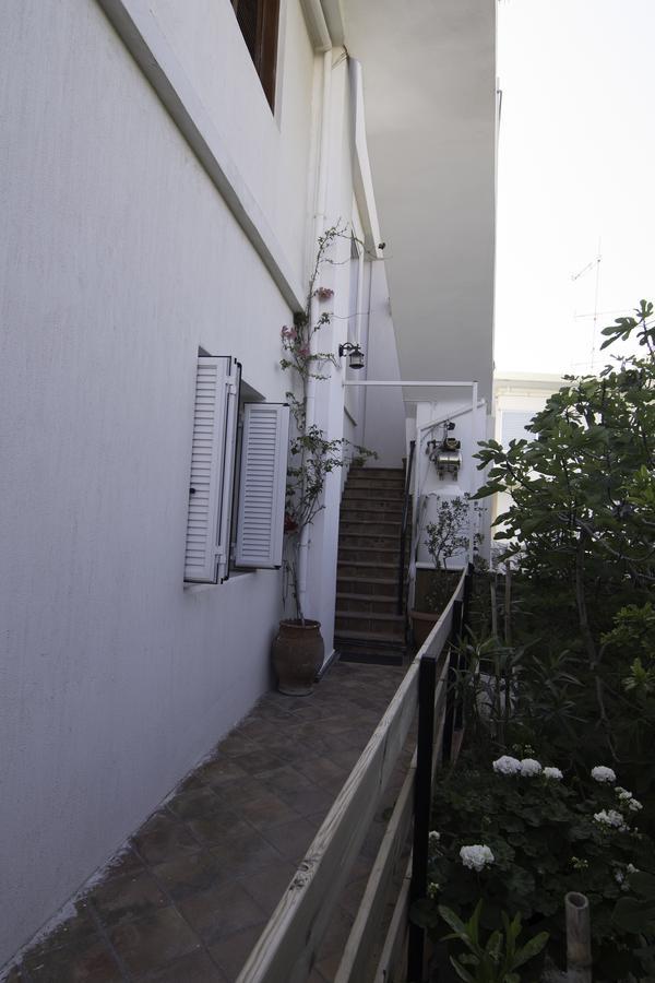 Niki Rooms Palaiochora Exterior foto